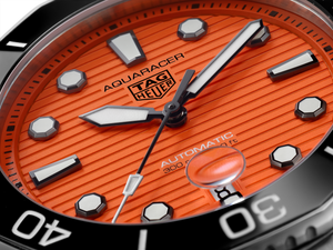 TAG HEUER AQUARACER PROFESSIONAL 300 - Arancione